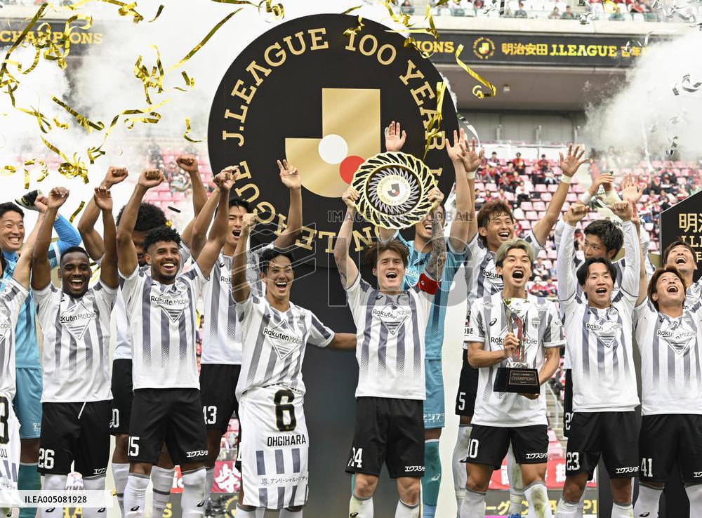 Football: "100 Year Vision League"