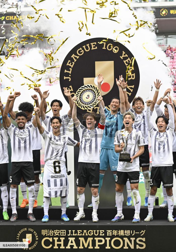 Football: "100 Year Vision League"