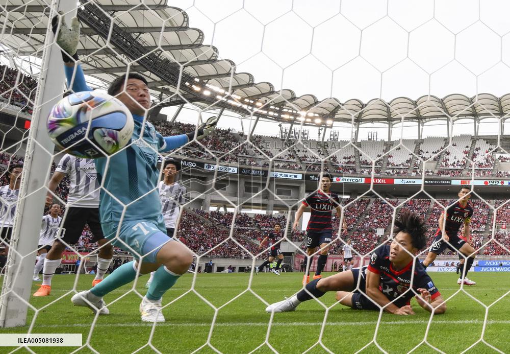 Football: "100 Year Vision League"