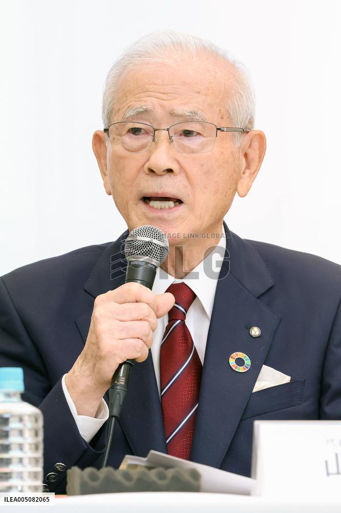 Press Conference on the Management Integration of Yamada HD and Edion
