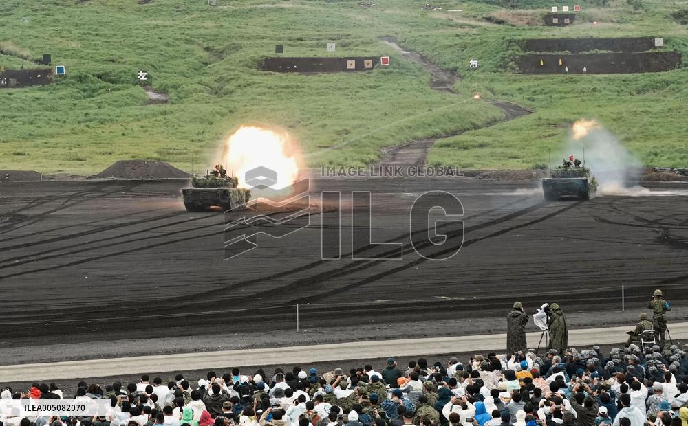 GSDF conducts artillery drill in Shizuoka Pref.