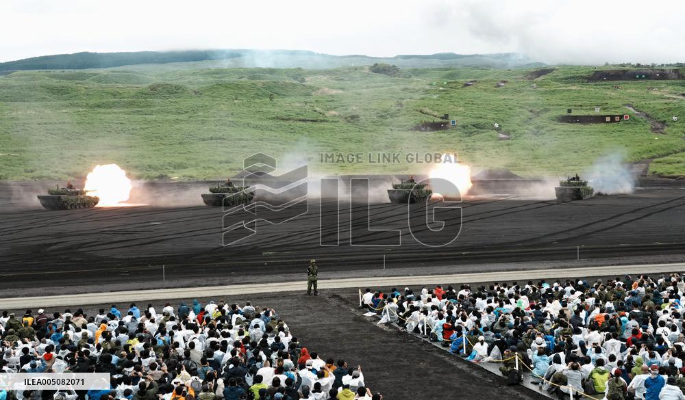 GSDF conducts artillery drill in Shizuoka Pref.