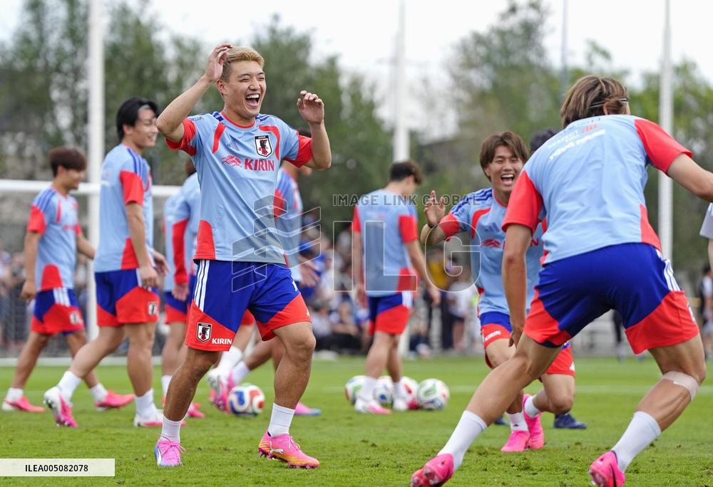 Football: Japan players train in Mexico