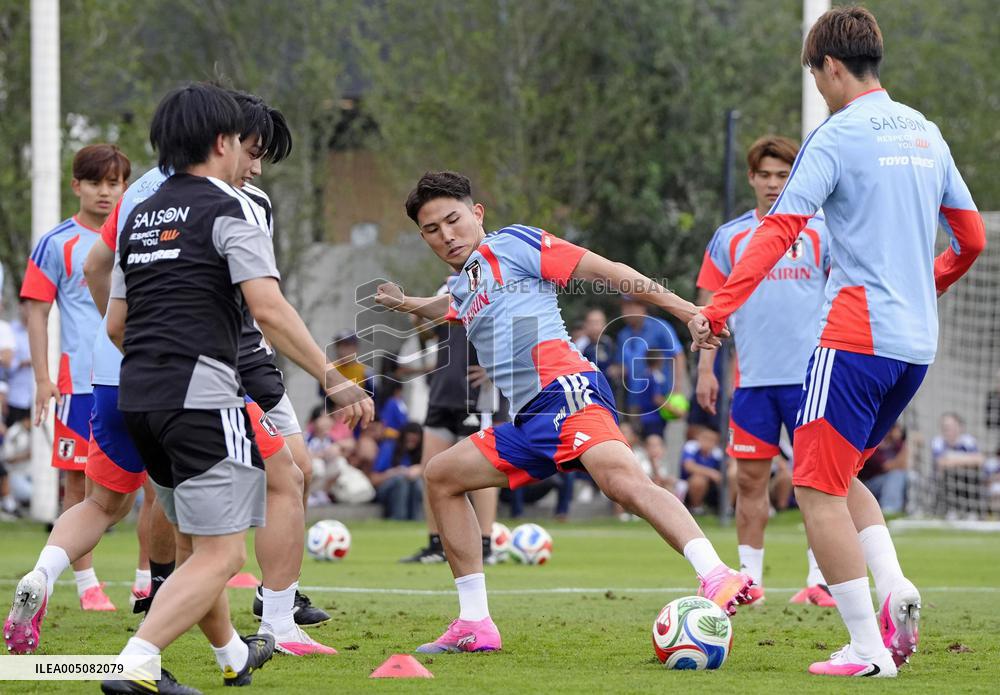 Football: Japan players train in Mexico