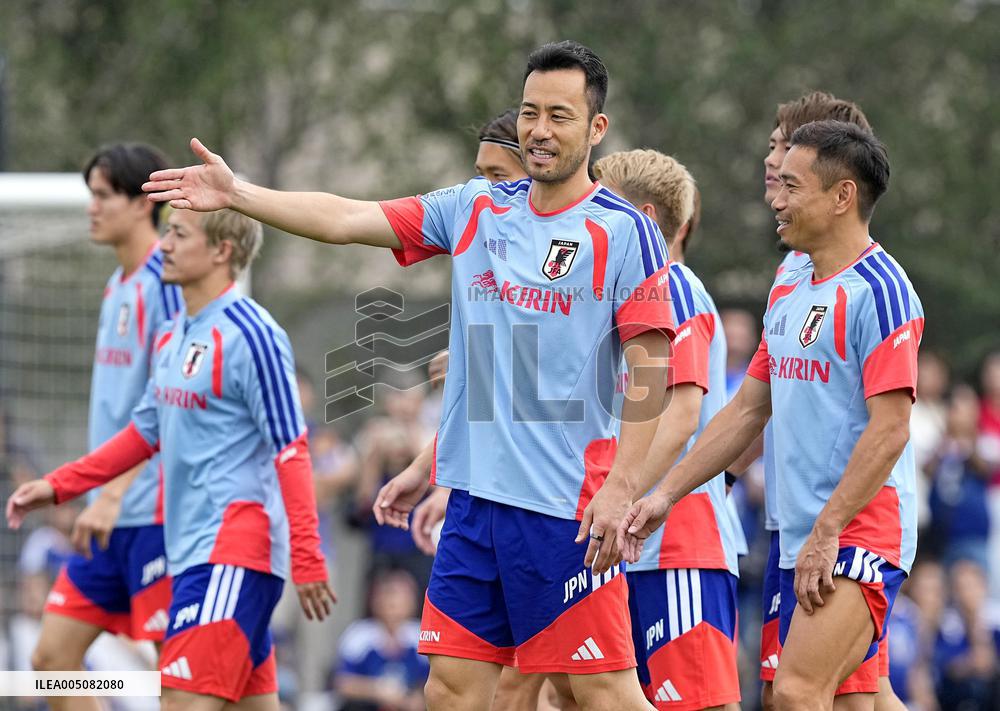 Football: Japan players train in Mexico