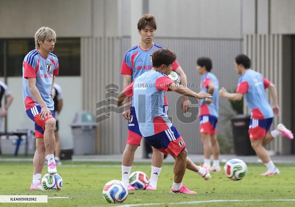Football: Japan players train in Mexico