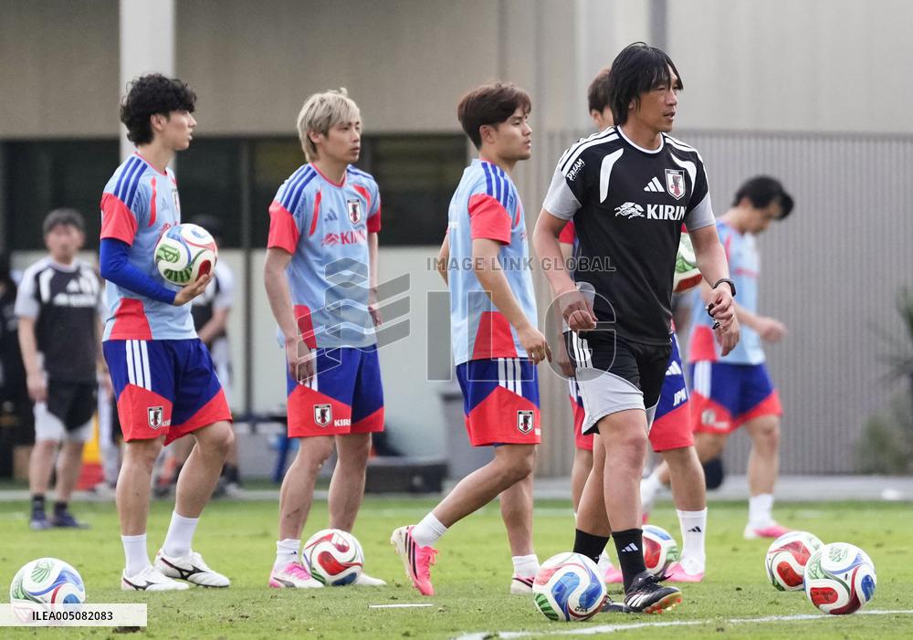 Football: Japan players train in Mexico