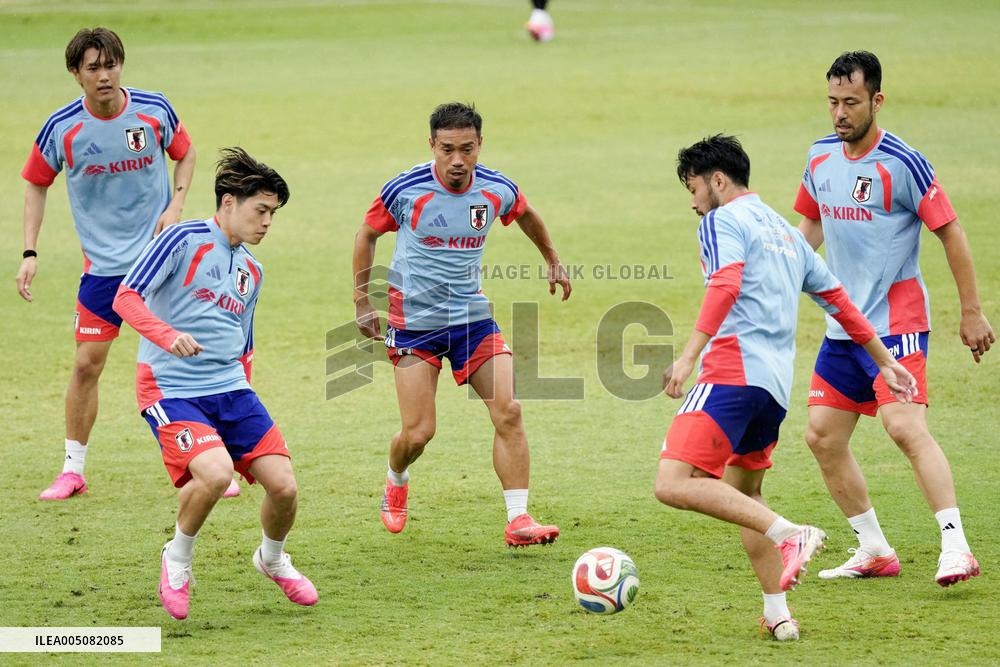 Football: Japan players train in Mexico