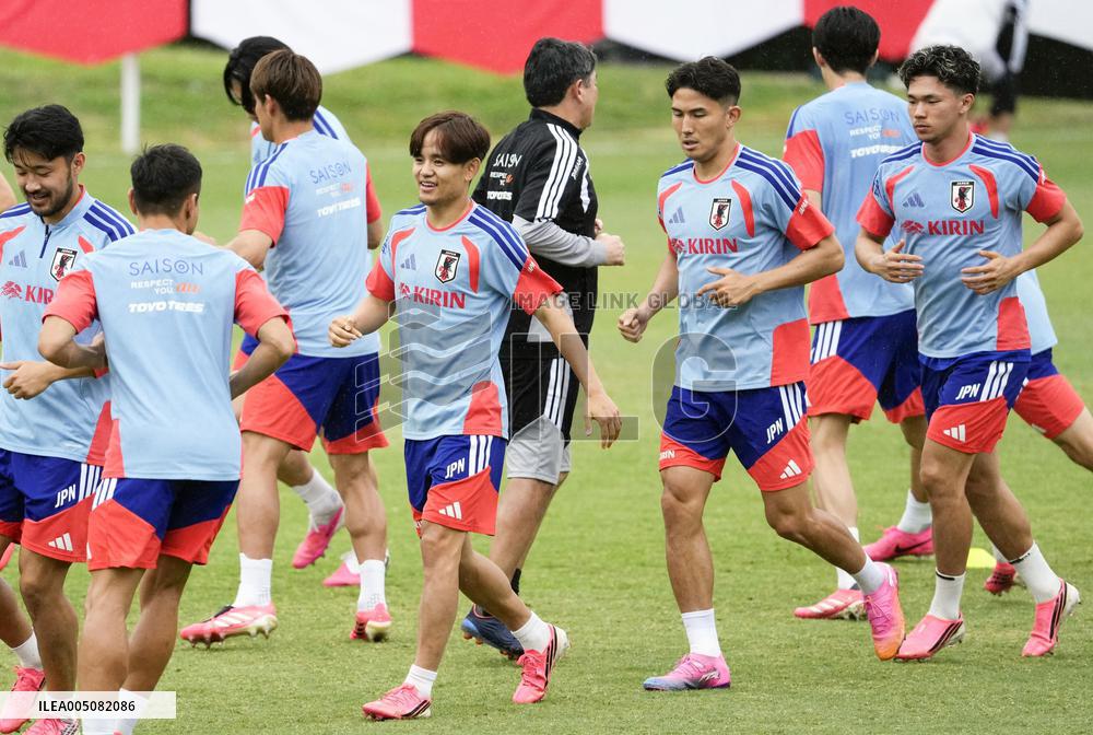 Football: Japan players train in Mexico