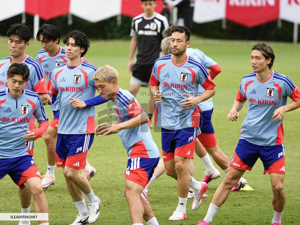 Football: Japan players train in Mexico
