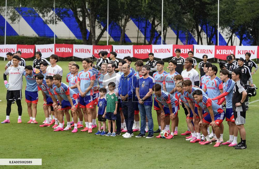 Football: Japan players train in Mexico