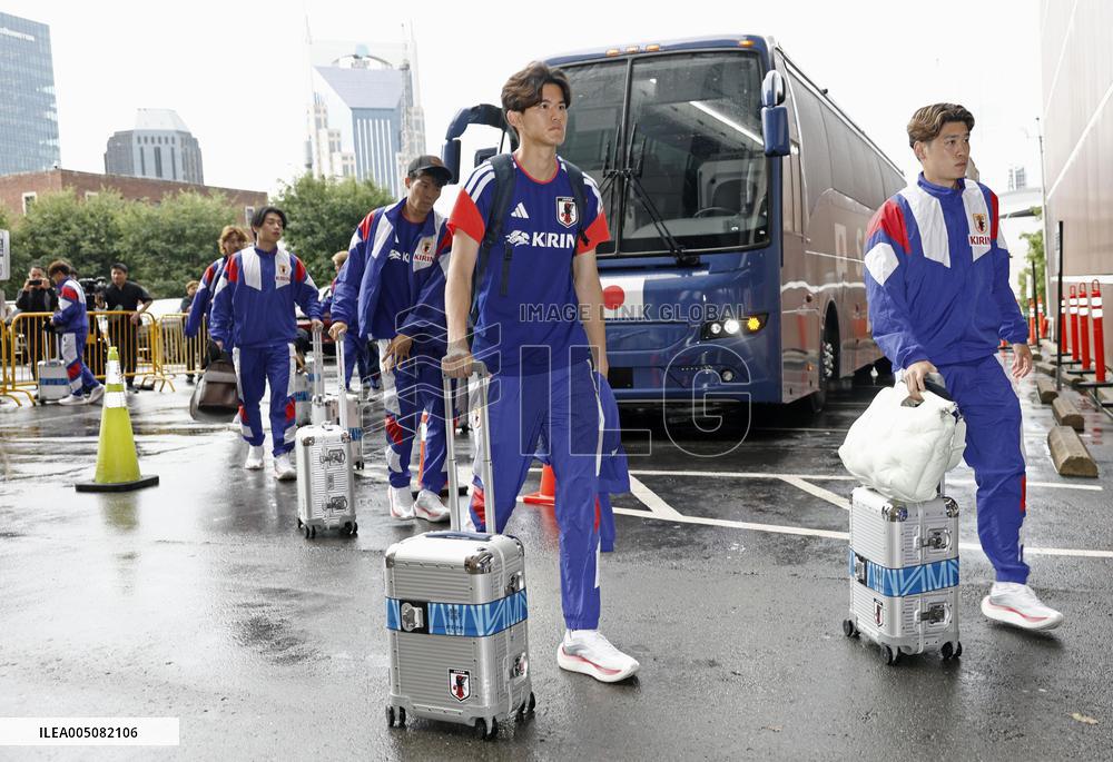 Football: Japan team arrives in Nashville