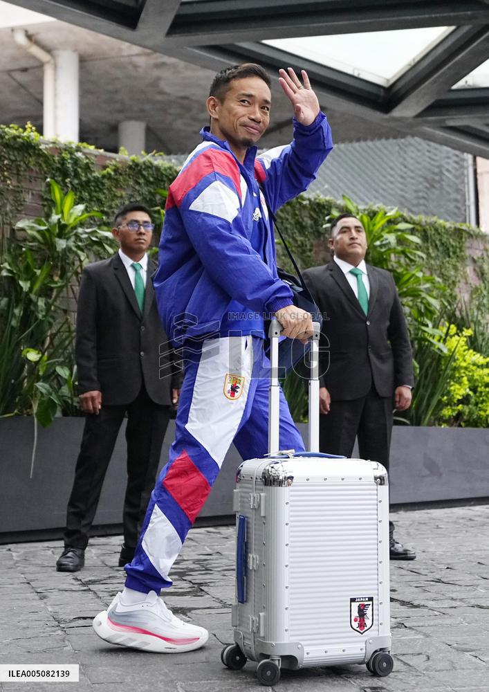 Football: Japan team heads for Nashville