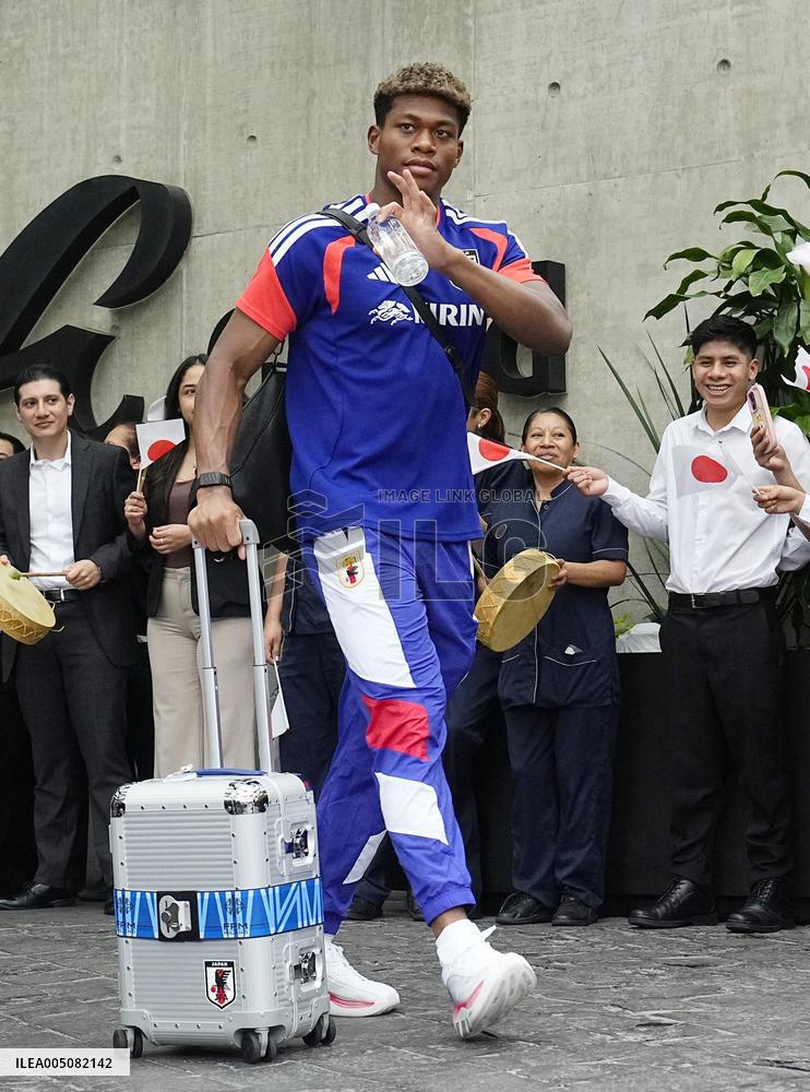 Football: Japan team heads for Nashville