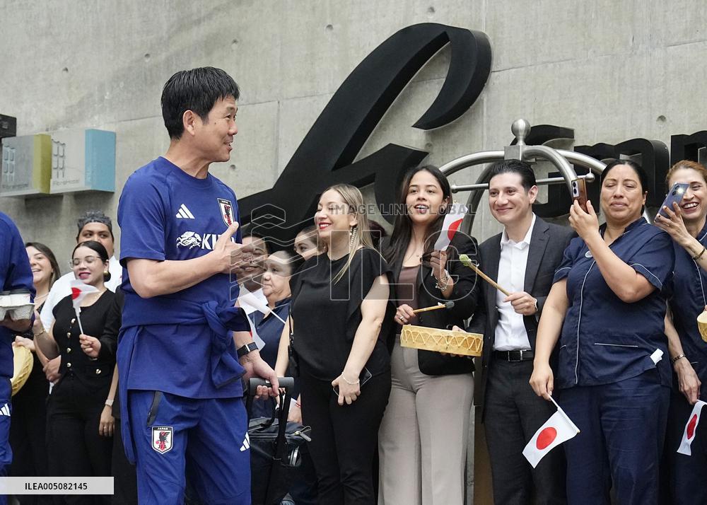 Football: Japan team heads for Nashville