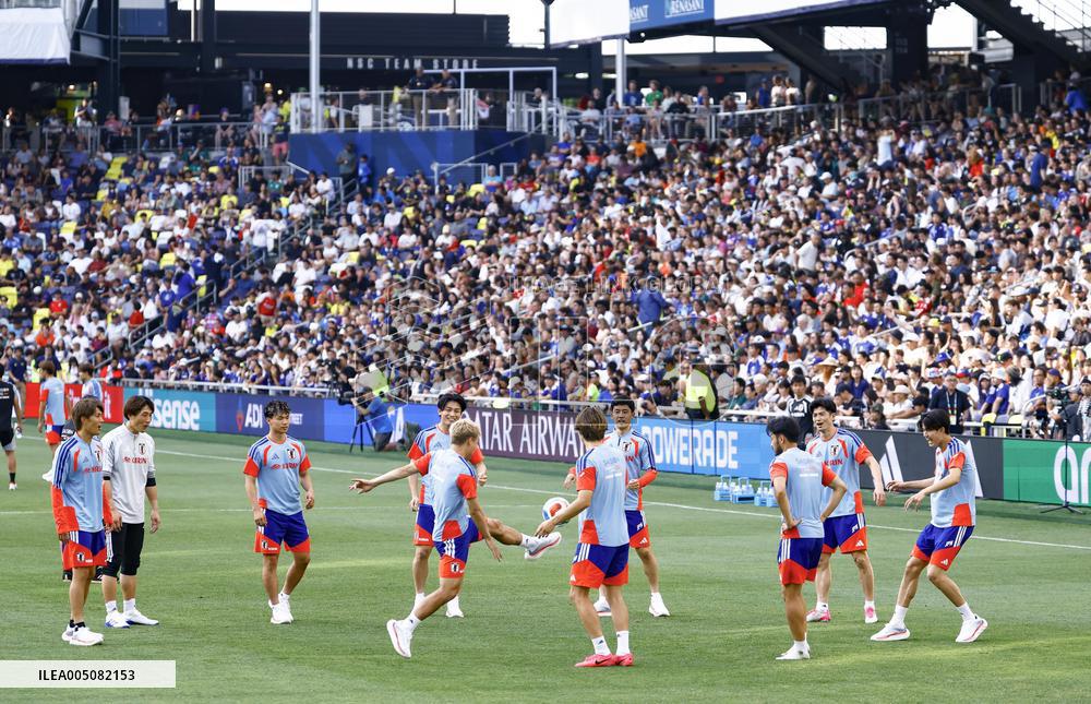 Football: Japan team trains for World Cup