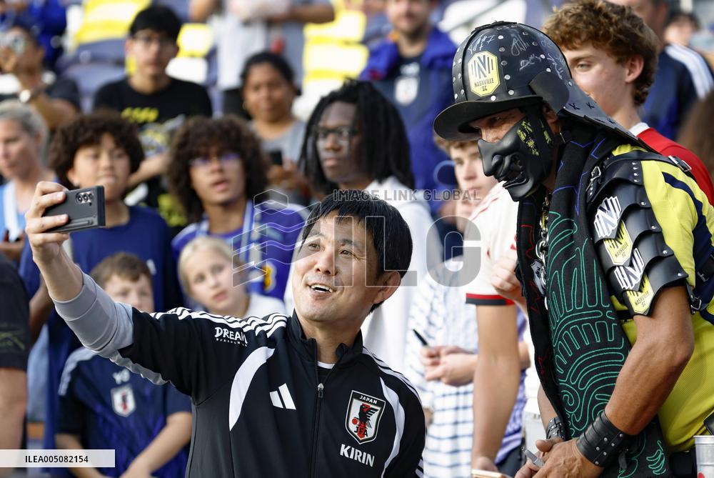 Football: Japan team trains for World Cup