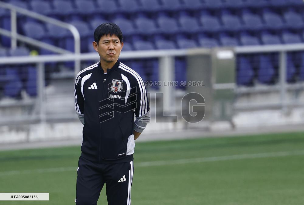 Football: Japan team trains for World Cup