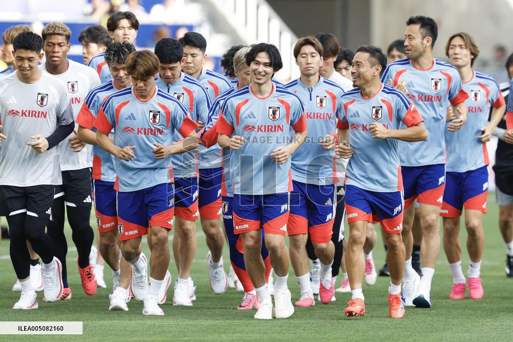 Football: Japan team trains for World Cup