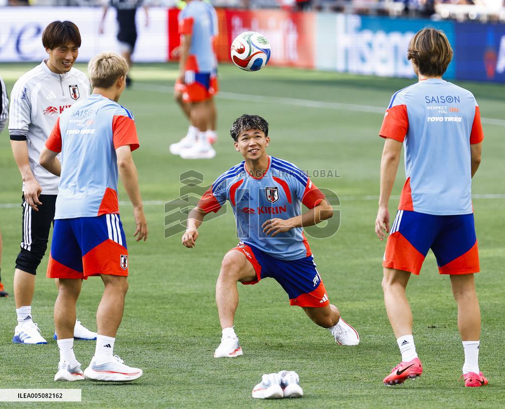 Football: Japan team trains for World Cup