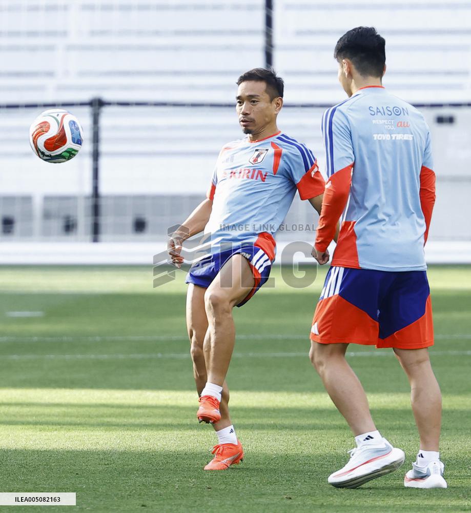 Football: Japan team trains for World Cup