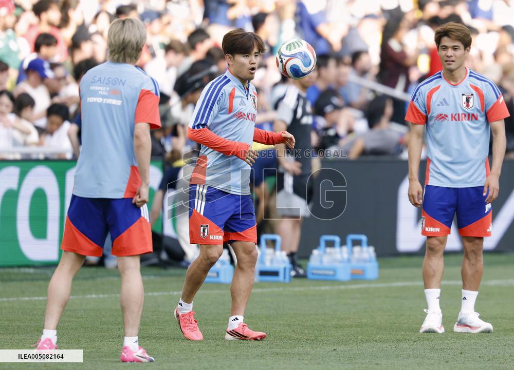 Football: Japan team trains for World Cup