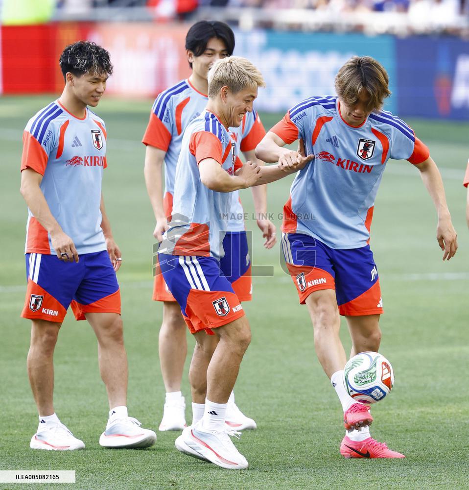 Football: Japan team trains for World Cup