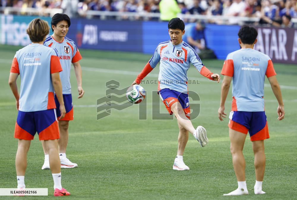 Football: Japan team trains for World Cup