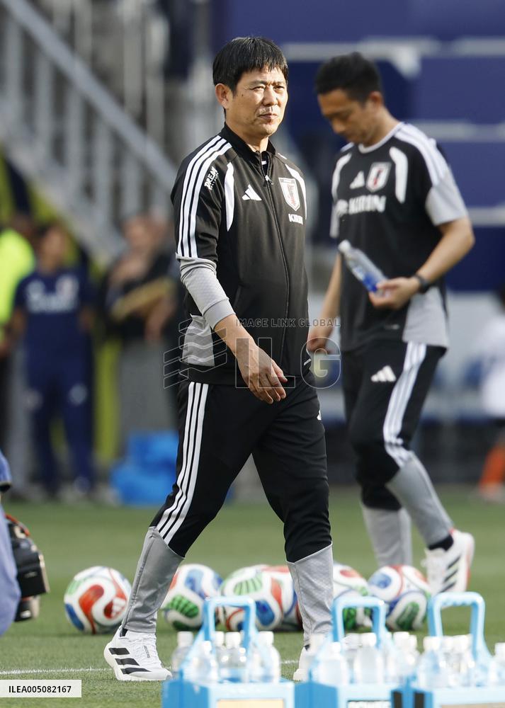 Football: Japan team trains for World Cup