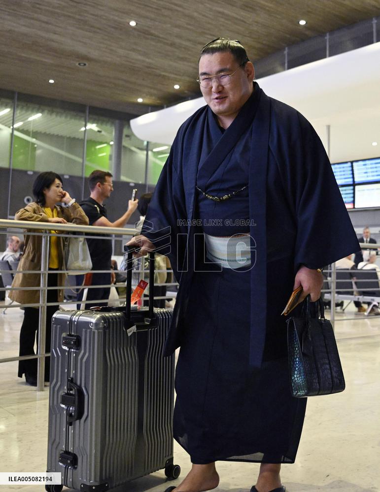 Sumo: Paris tournament