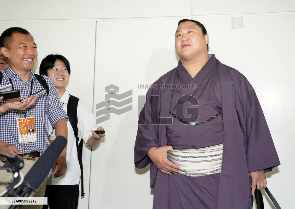 Sumo: Paris tournament