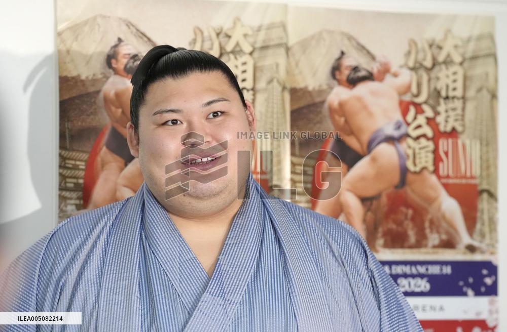Sumo: Paris tournament