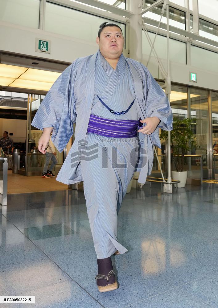 Sumo: Paris tournament