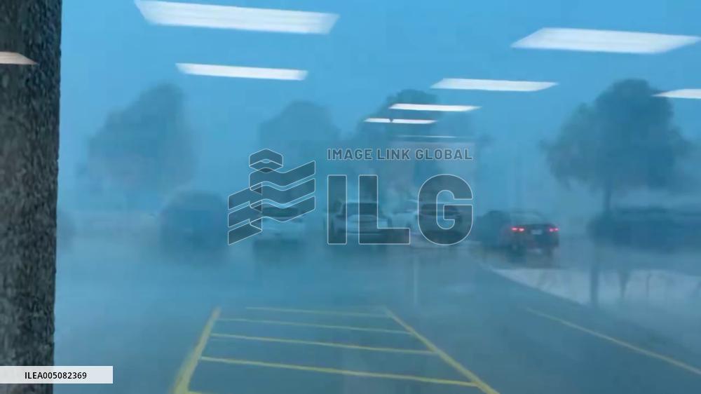US: Heavy Rain and High Winds Batter Chicago Area in Severe Storm 2