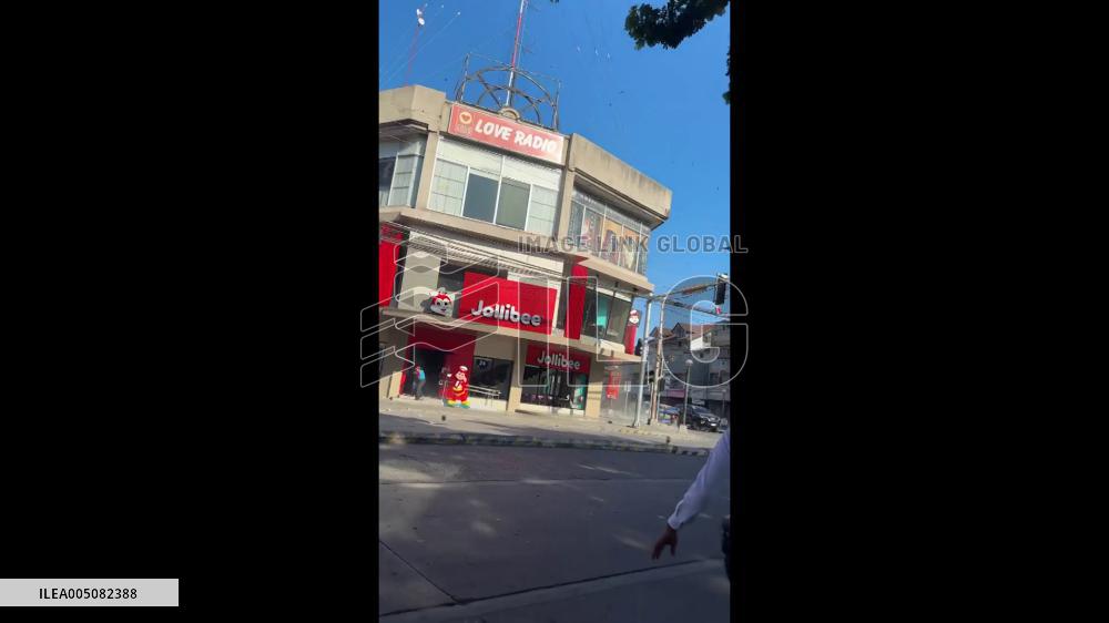 Philippines: Jollibee Restaurant Caught on Camera Collapsing After Mindanao Quake
