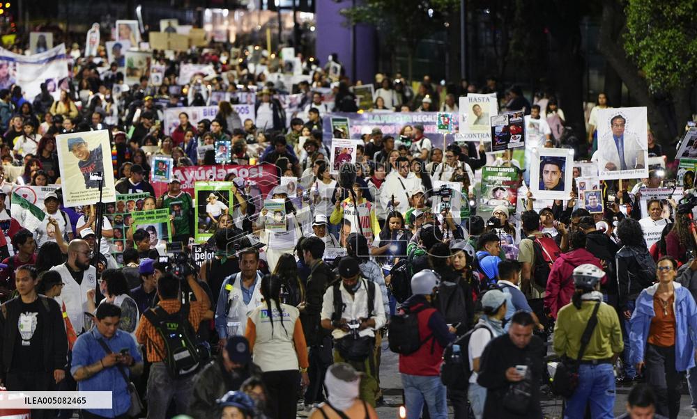Rally in Mexico City ahead of World Cup opener