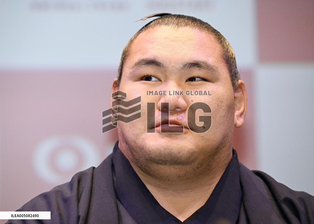 Sumo: Paris tournament