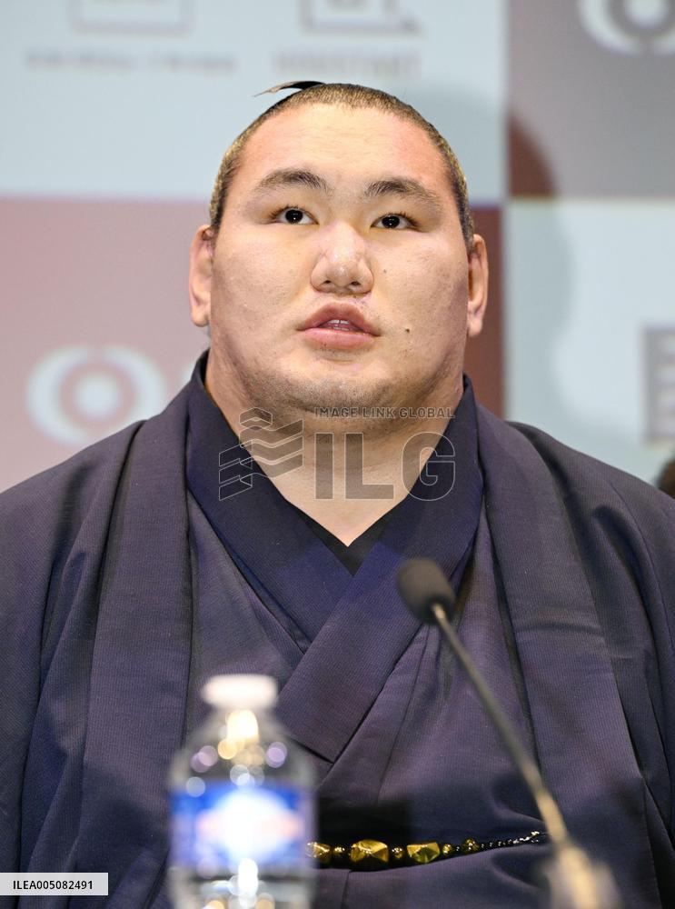Sumo: Paris tournament