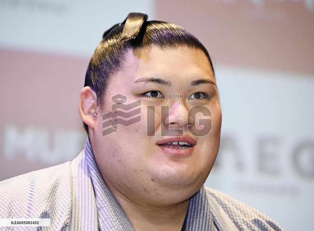Sumo: Paris tournament