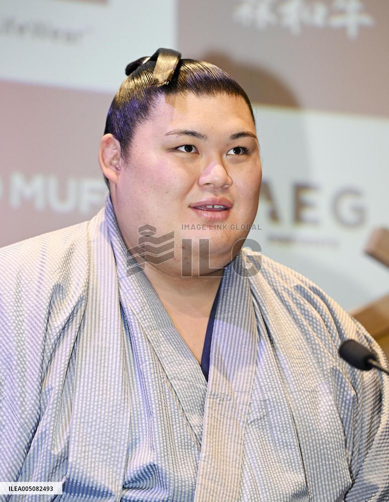 Sumo: Paris tournament