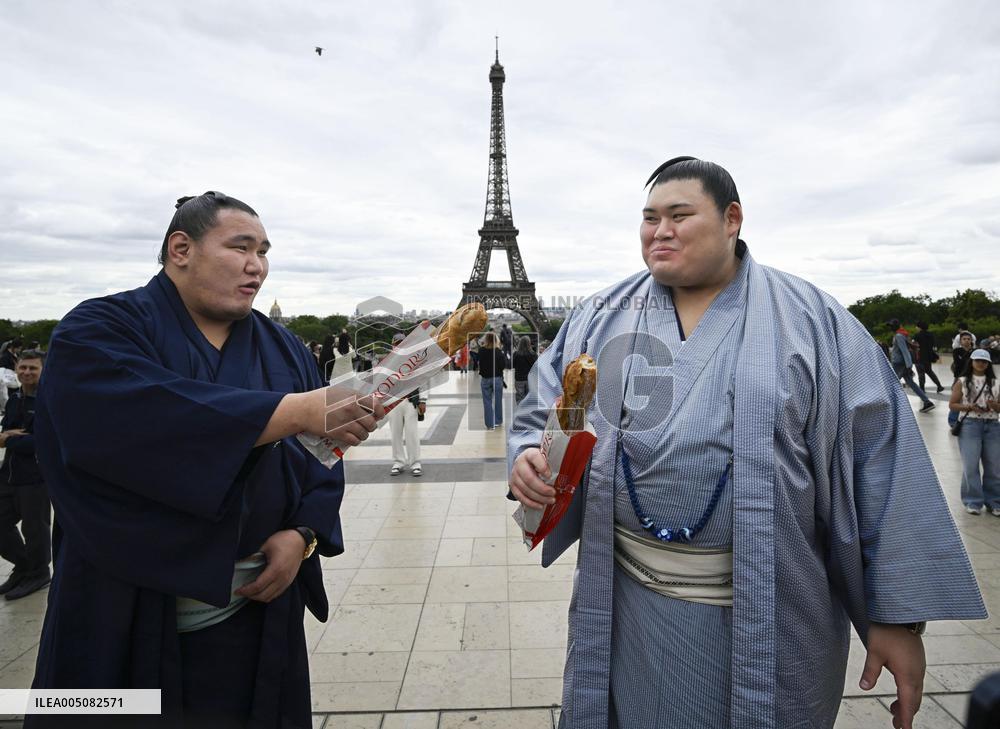 Sumo: Paris tournament