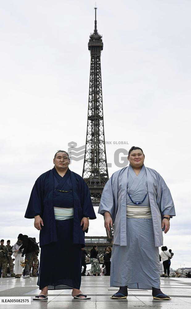 Sumo: Paris tournament