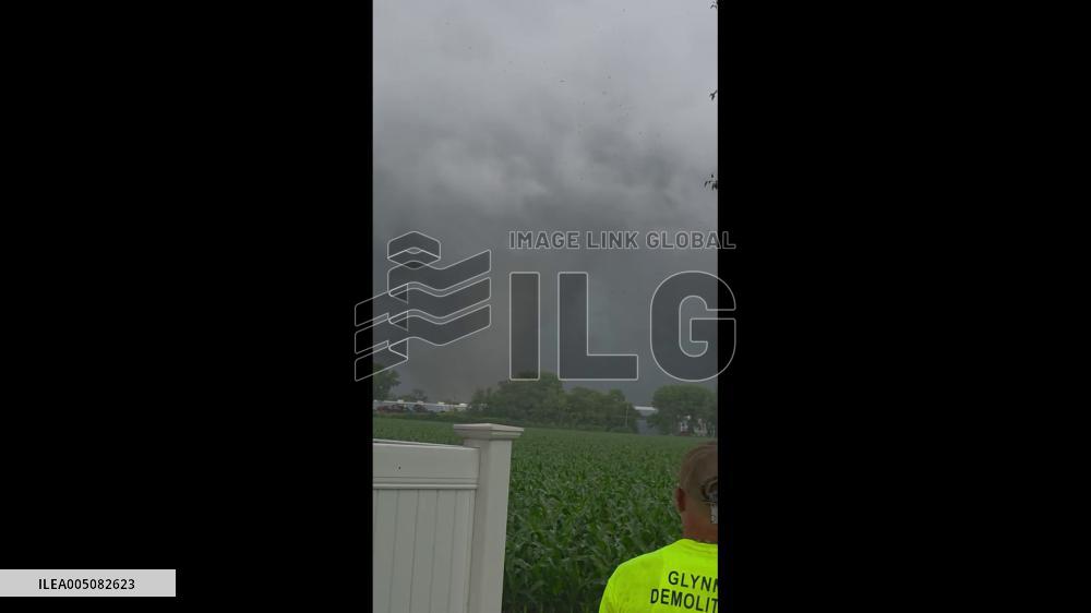 US: Severe Storms Spawn Multiple Tornadoes Across Illinois 3