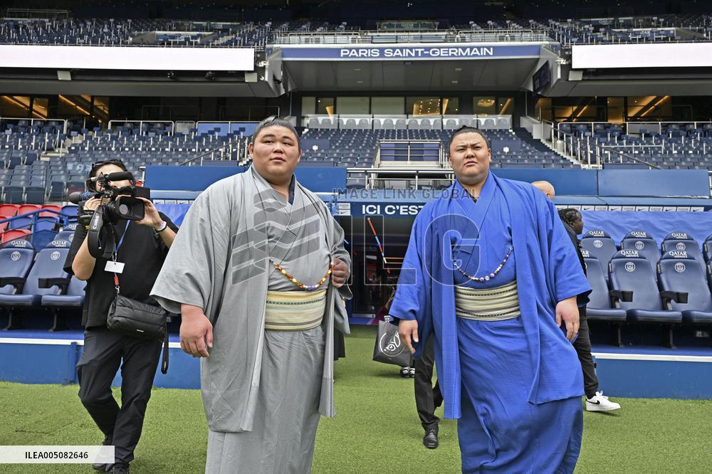 Sumo: Paris tournament