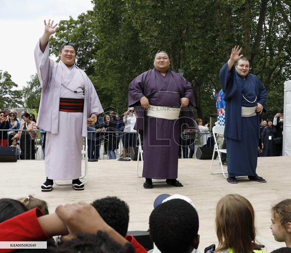 Sumo: Paris tournament