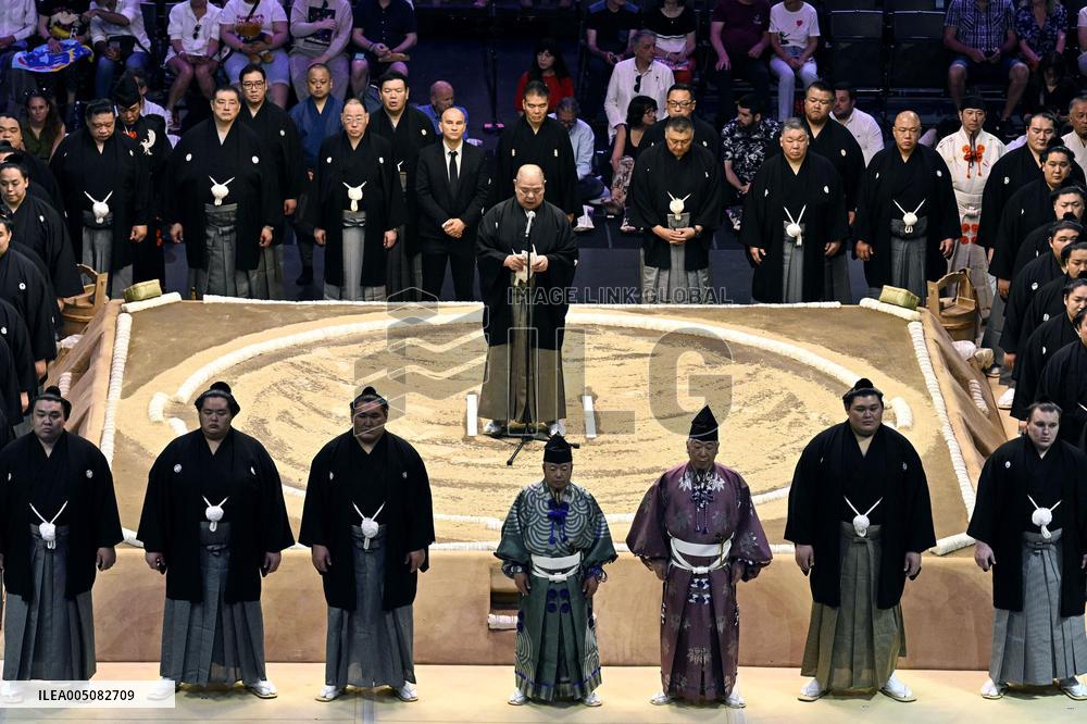 Sumo: Paris tournament