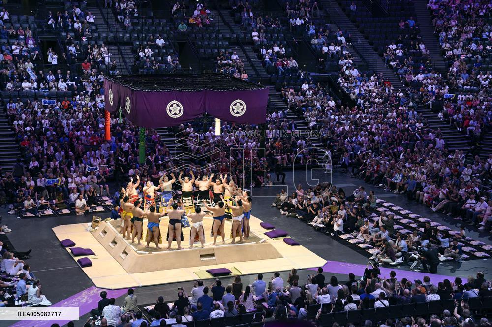 Sumo: Paris tournament