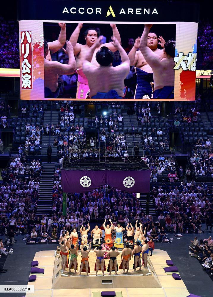 Sumo: Paris tournament