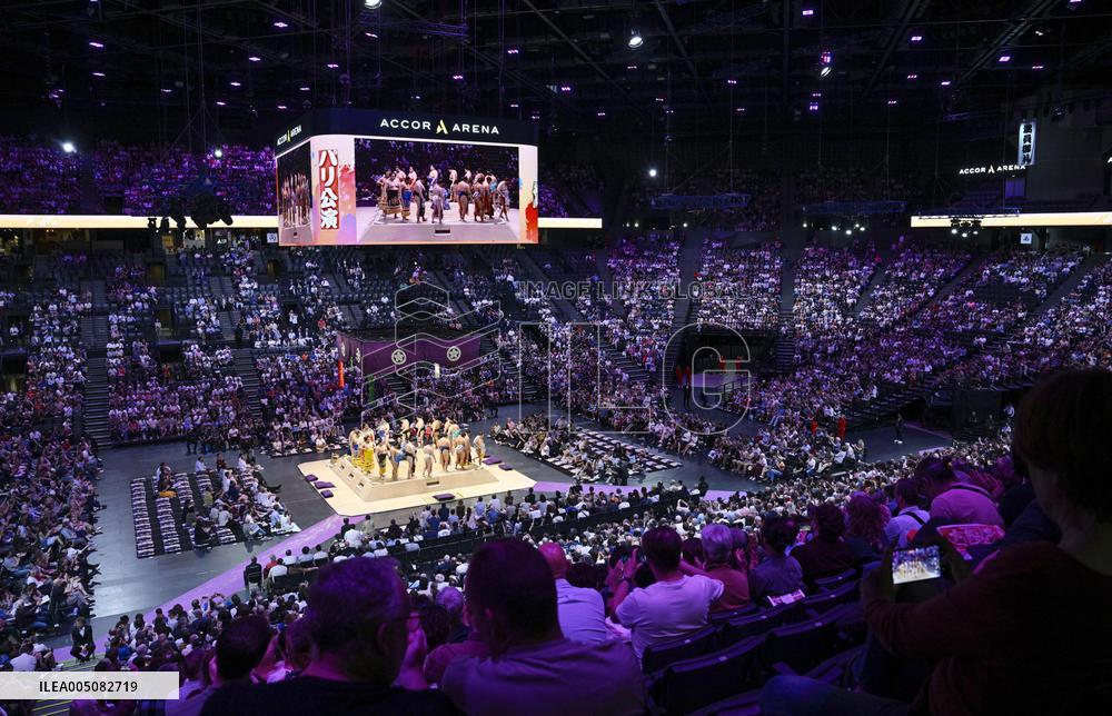 Sumo: Paris tournament