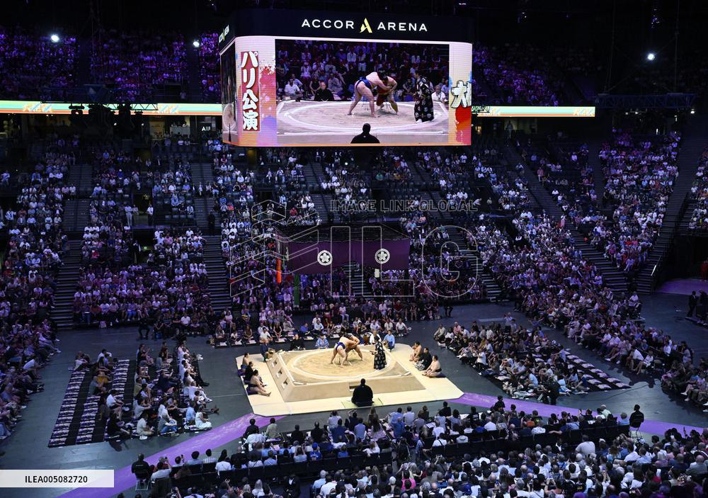 Sumo: Paris tournament